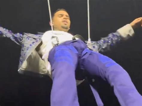 Chris Brown Goes Viral For His Bulge After Being Twerked On By。